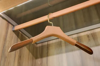 Leather Cloth Hanger (Men's)
